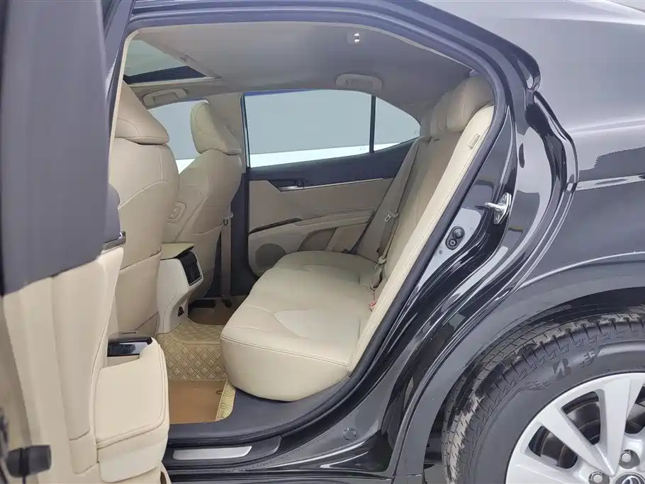 Toyota Camry 2021 — фото 11