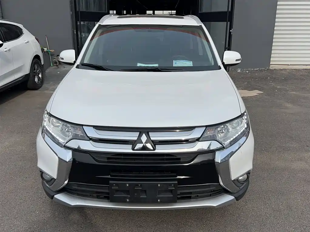 Mitsubishi Outlander 2018 — фото 10