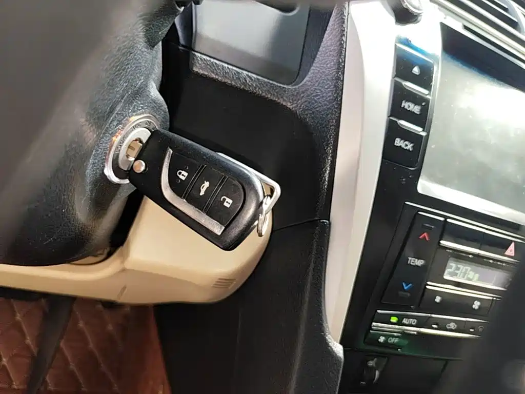Toyota Camry 2015 — фото 9