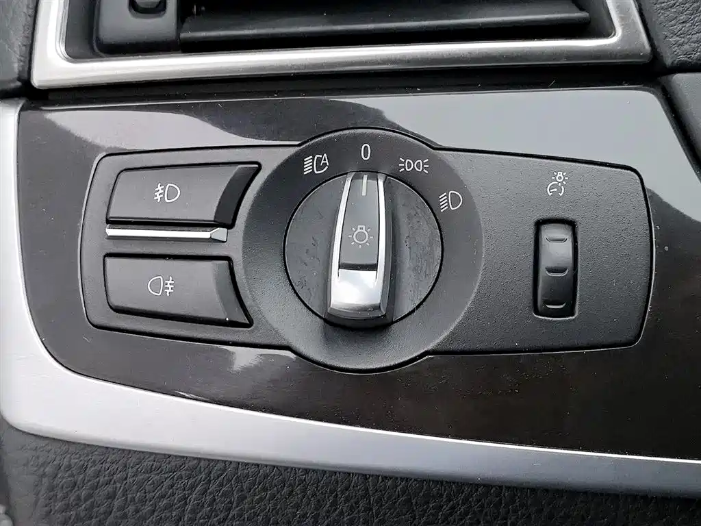 BMW 5 Series 2013 — фото 21