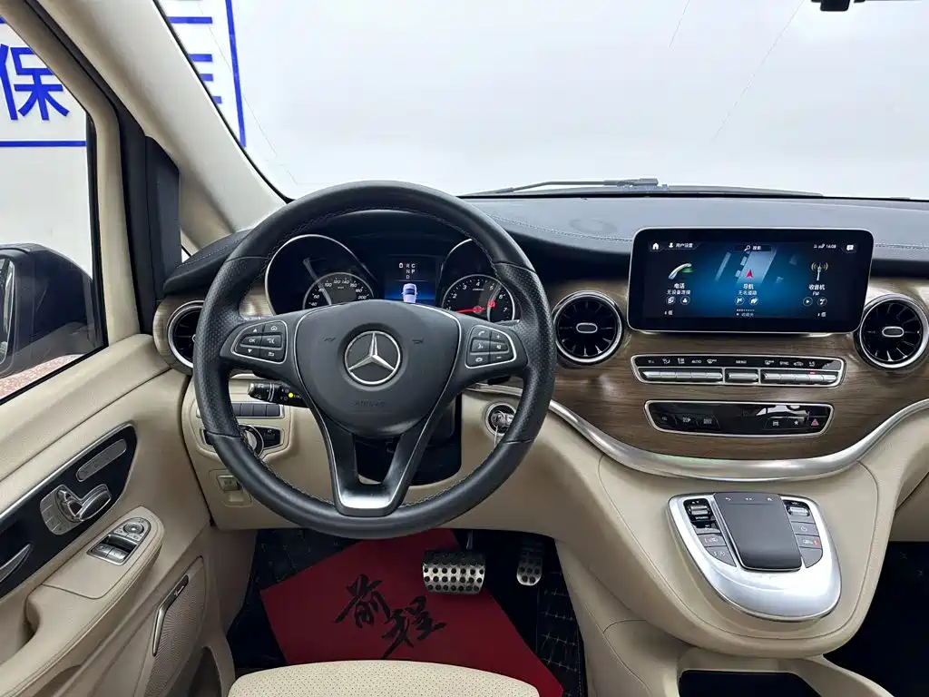 Mercedes-Benz V-Class 2023 — фото 13