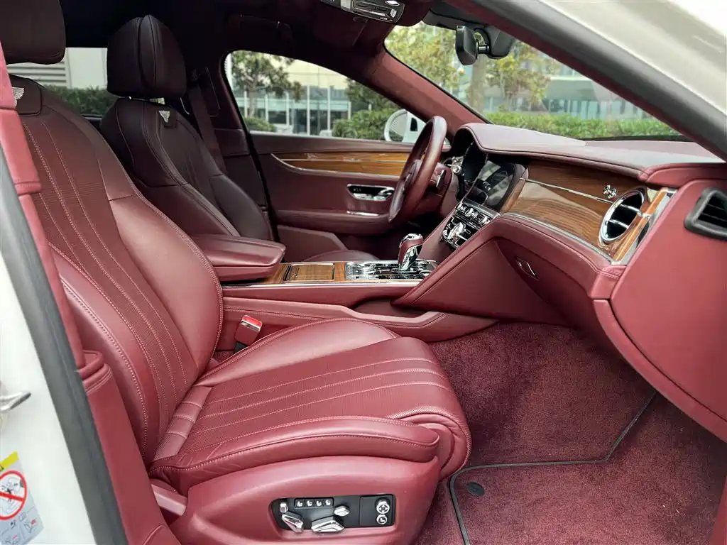 Bentley Flying Spur 2021 — фото 13