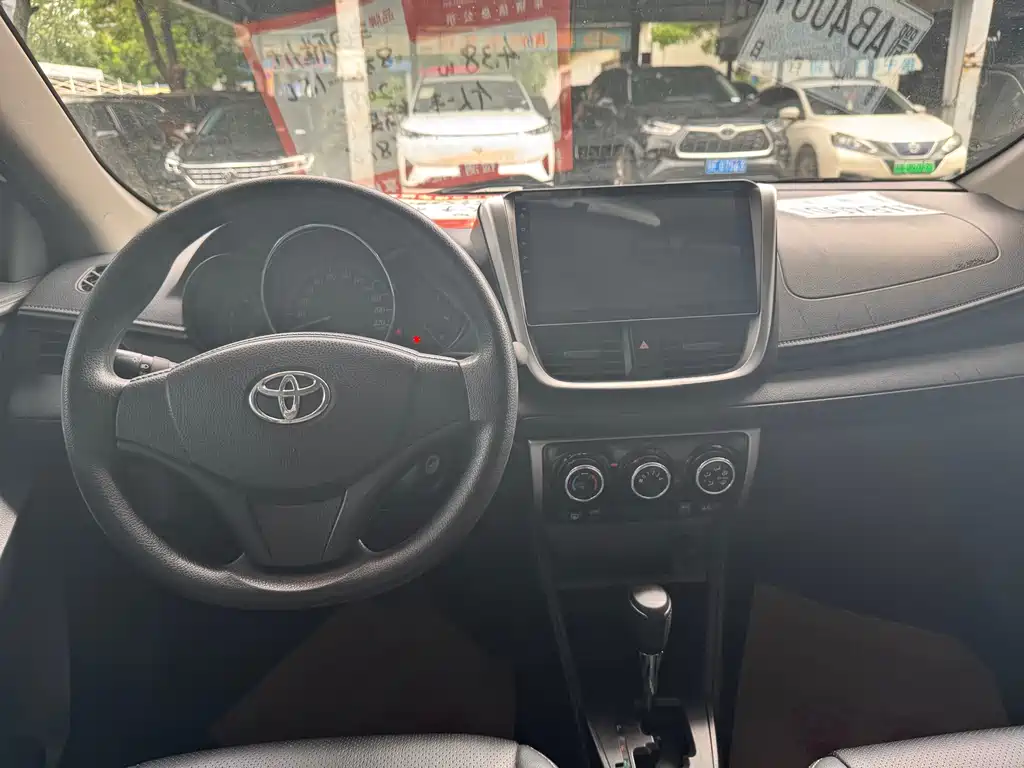 Toyota Yaris L 2019 — фото 8