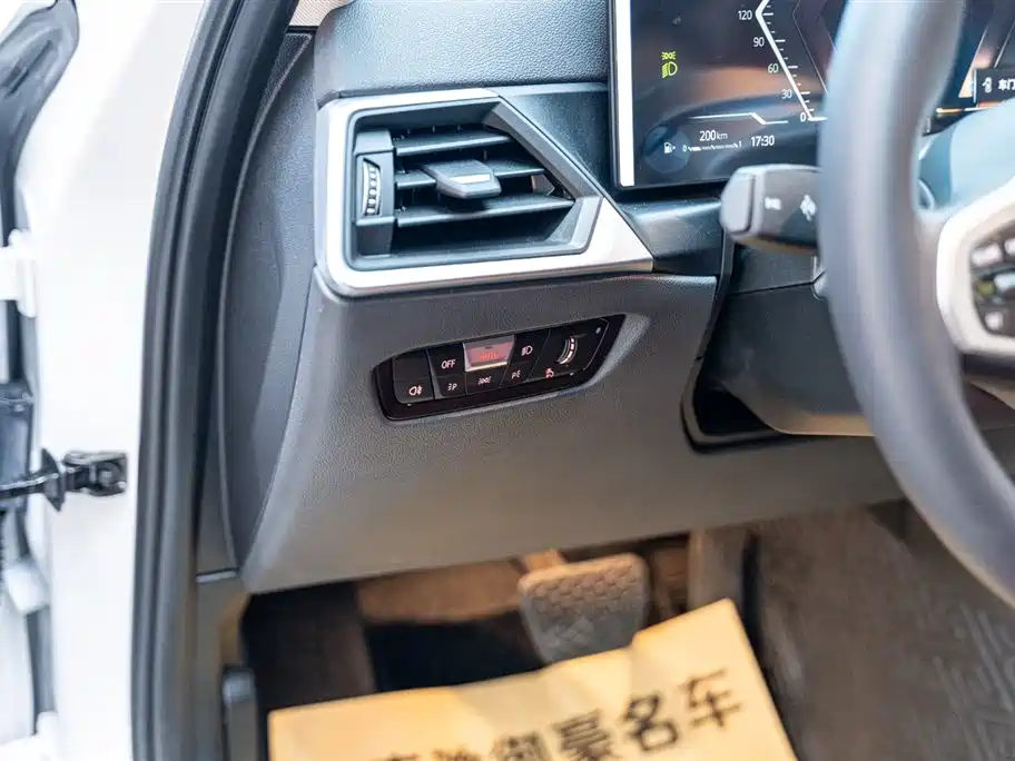 BMW 3 Series 2024 — фото 15