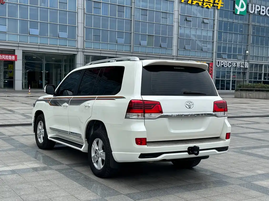 Toyota Land Cruiser 2016 — фото 11