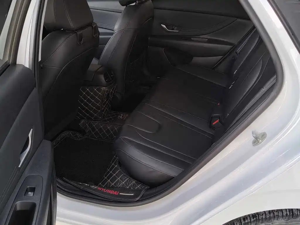 Hyundai Elantra 2022 — фото 10