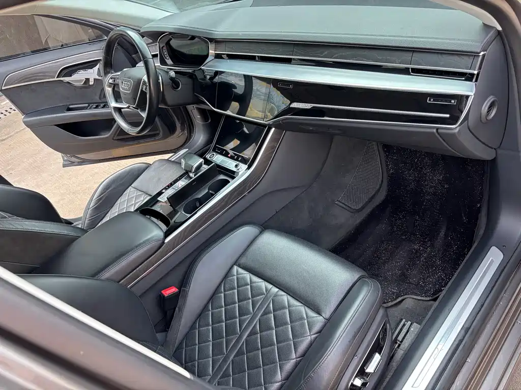 Audi A8 2021 — фото 8