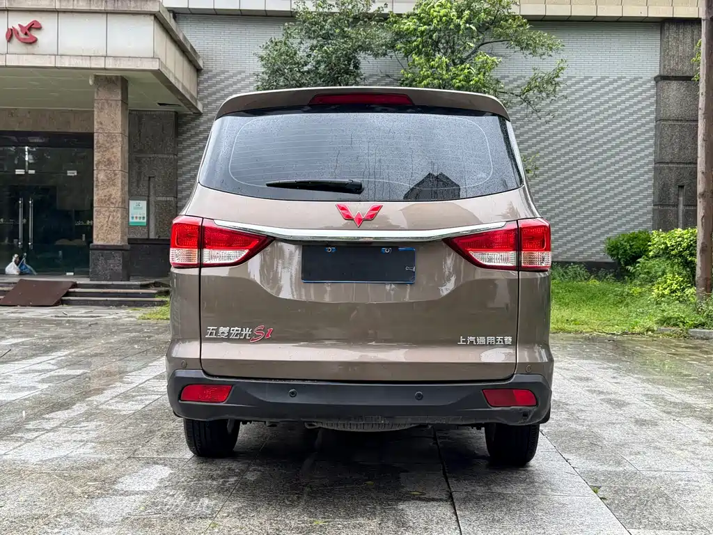 Wuling Hongguang 2016 — фото 15