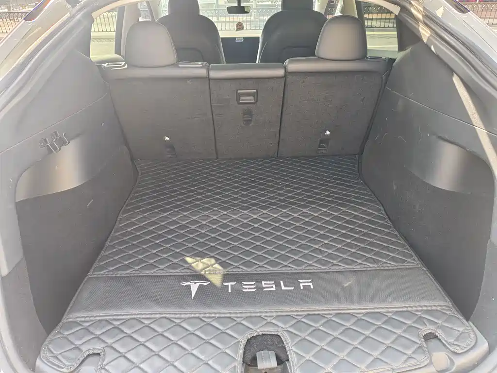 Tesla Model Y 2021 — фото 24