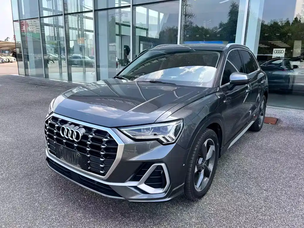 Audi Q3 2021 — фото 1