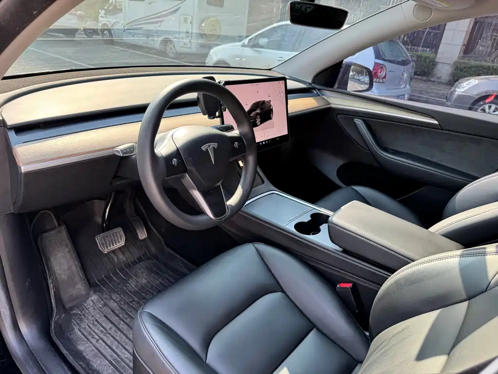 Tesla Model Y 2023 — фото 12
