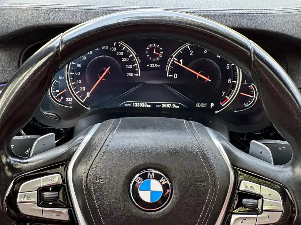 BMW 5 Series 2018 — фото 12