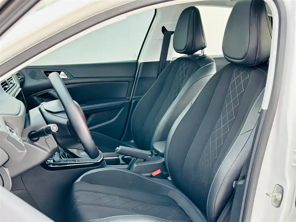 Peugeot 308 2017 — фото 20