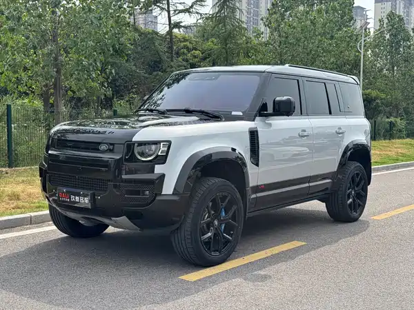 Land Rover Defender 2023