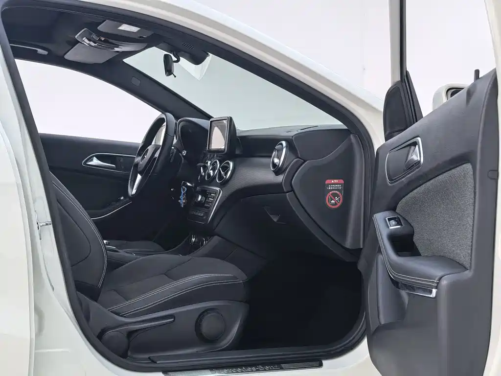 Mercedes-Benz A-Class 2015 — фото 13