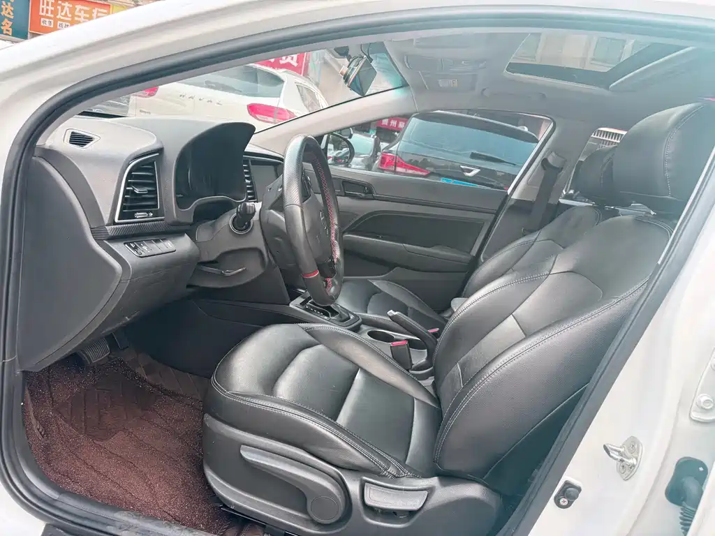 Hyundai Elantra 2019 — фото 8