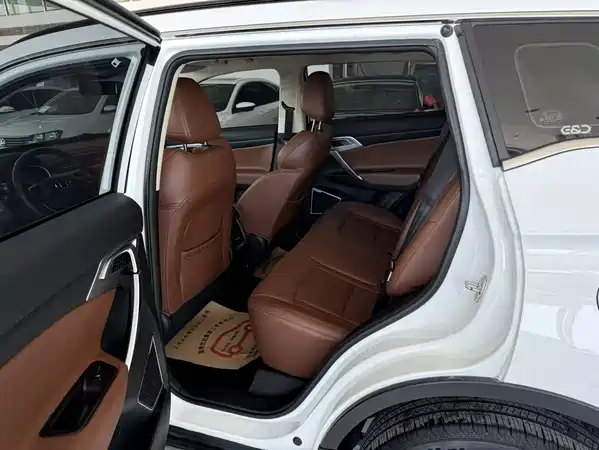 Geely Boyue 2021