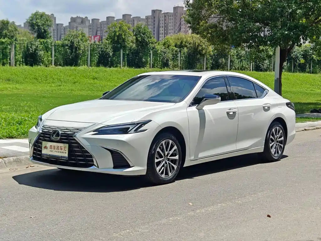 Lexus ES 2025 — фото 1