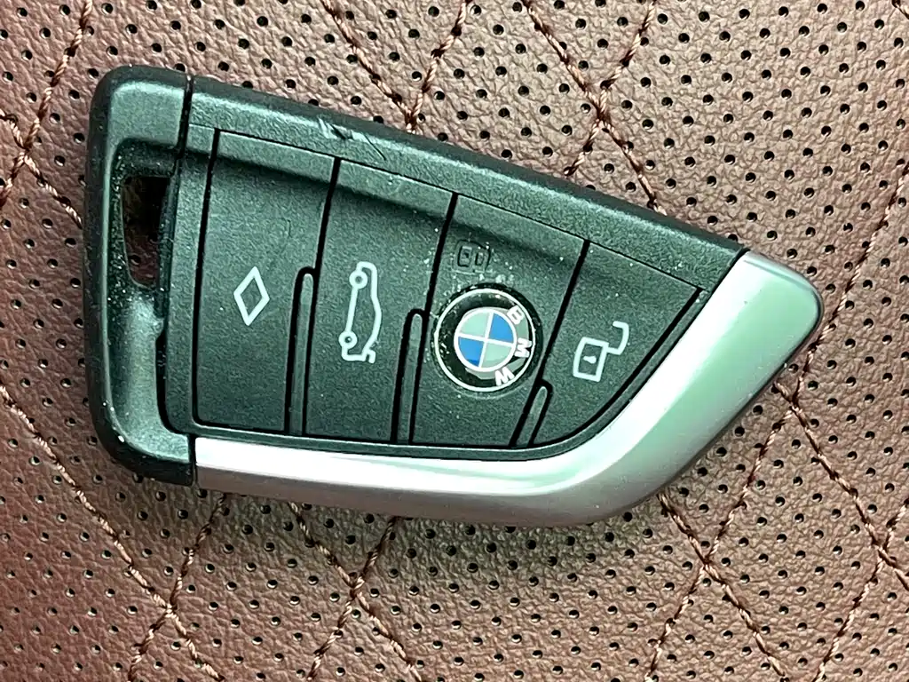 BMW 3 Series 2024 — фото 14