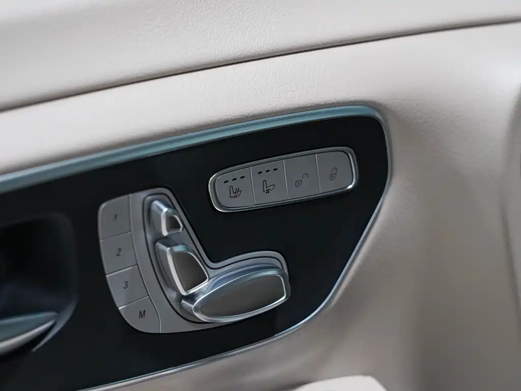 Mercedes-Benz V-Class 2023 — фото 12