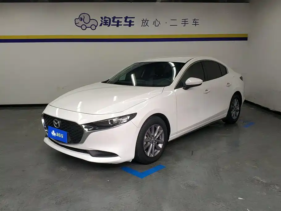 Mazda 3 Axela 2022 — фото 1