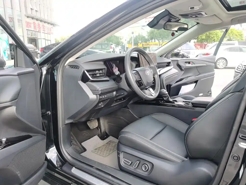 Toyota Camry 2025 — фото 12