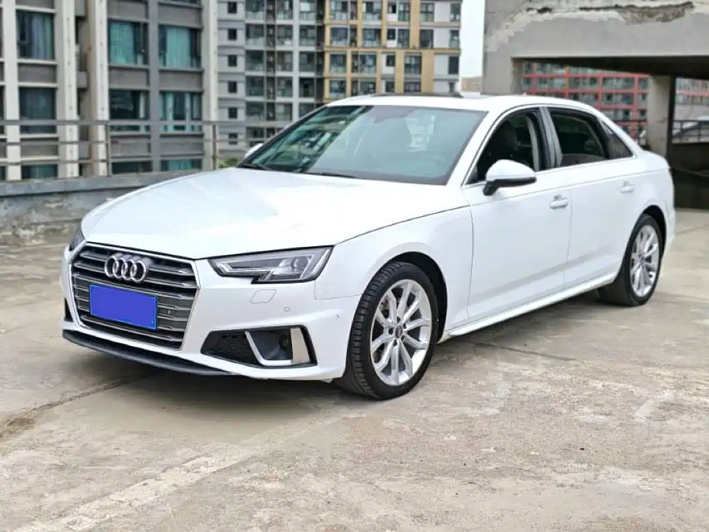Audi A4L 2019 — фото 1