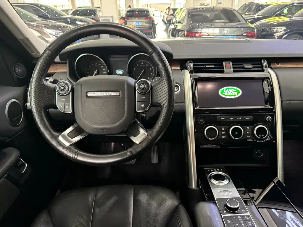 Land Rover Discovery 2017 — фото 10