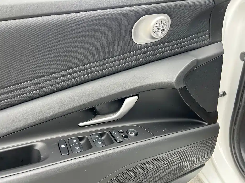 Hyundai Elantra 2023 — фото 27