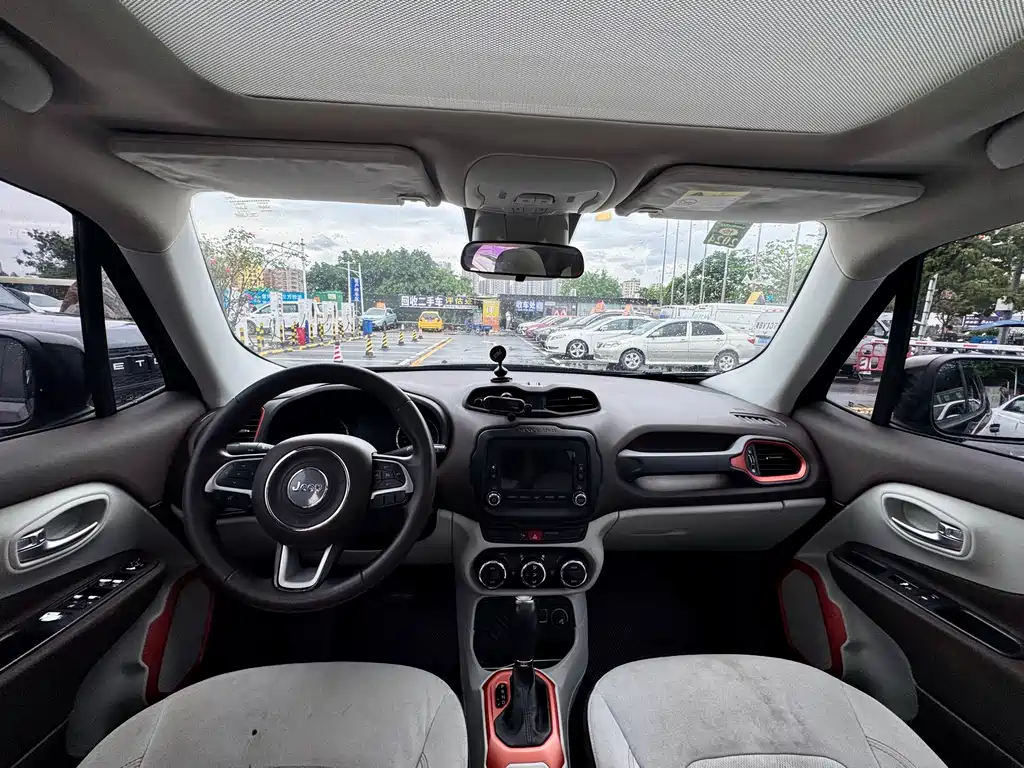 Jeep Renegade 2016 — фото 11