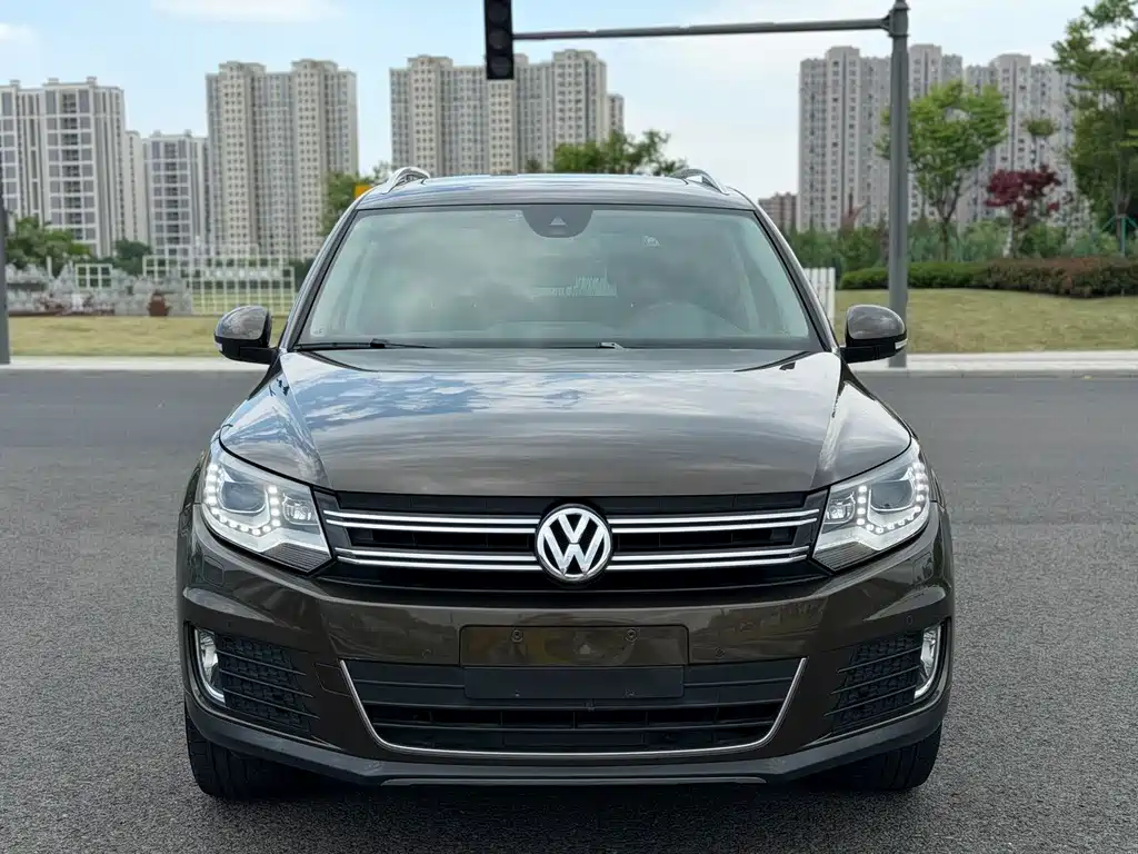 Volkswagen Tiguan 2015 — фото 1