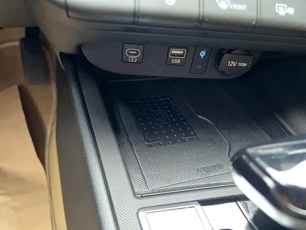 Hyundai Elantra 2023 — фото 24
