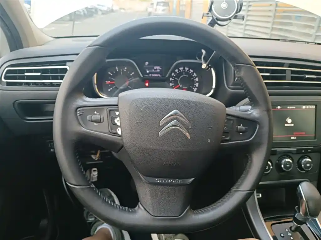 Citroen C4 2017 — фото 11