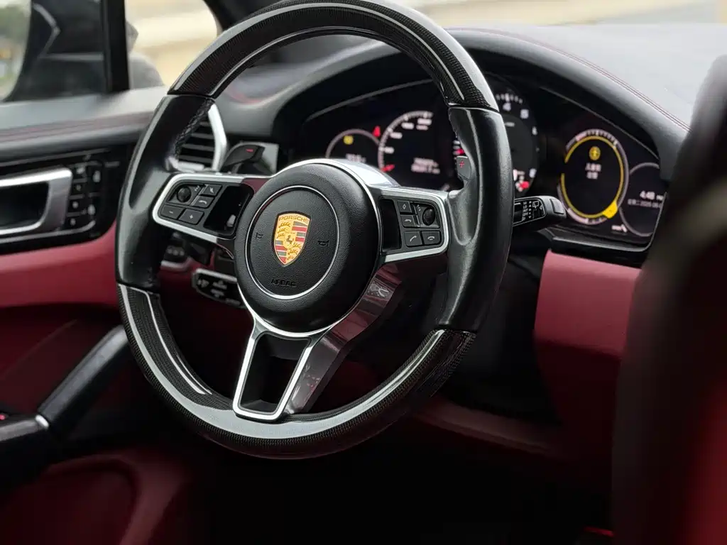 Porsche Cayenne 2019 — фото 9