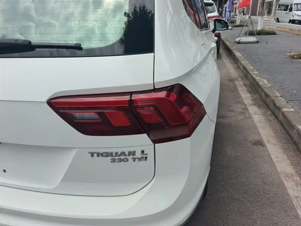 Volkswagen Tiguan L 2018 — фото 8