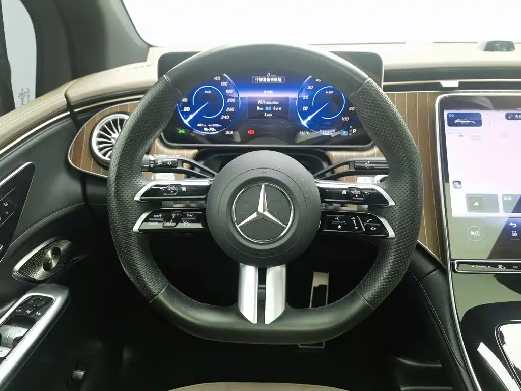 Mercedes-Benz EQE SUV 2024 — фото 11