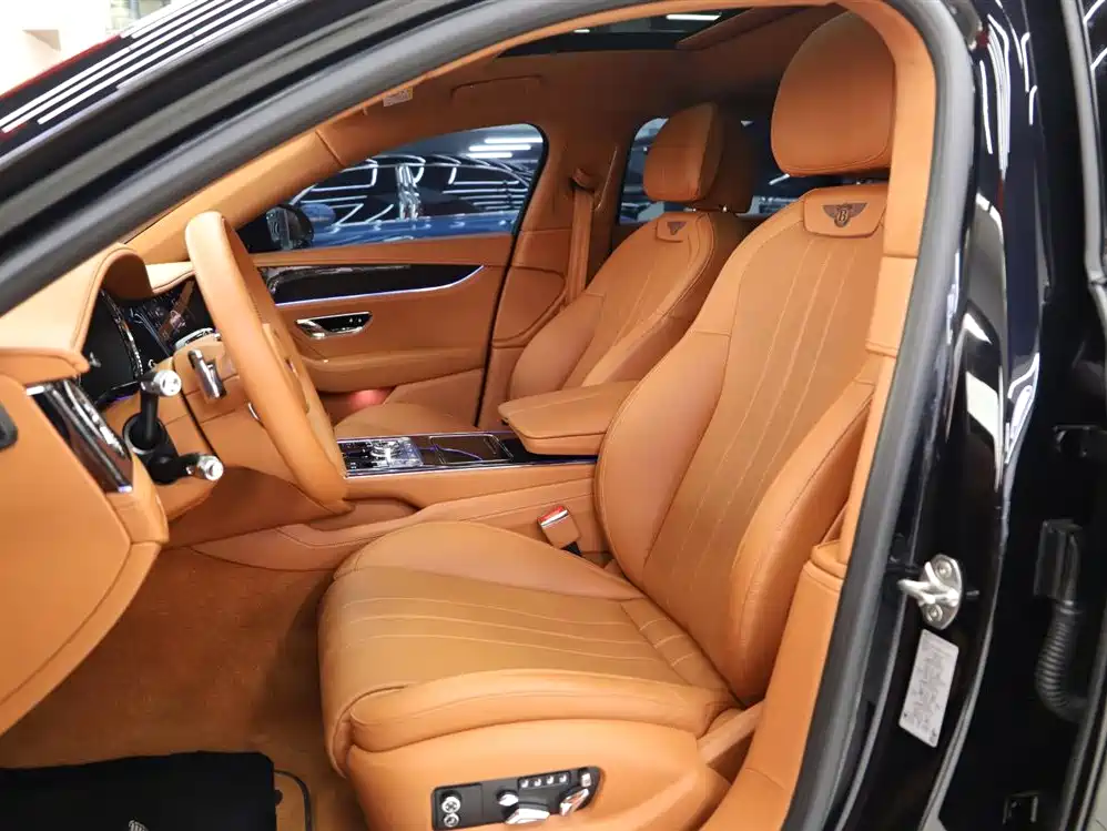 Bentley Flying Spur 2023 — фото 6
