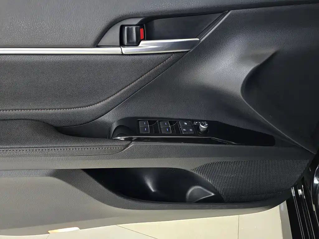 Toyota Camry 2022 — фото 15