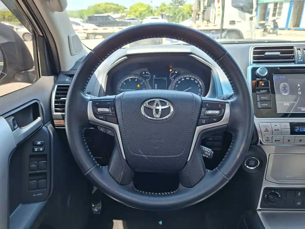 Toyota Prado 2018 — фото 9