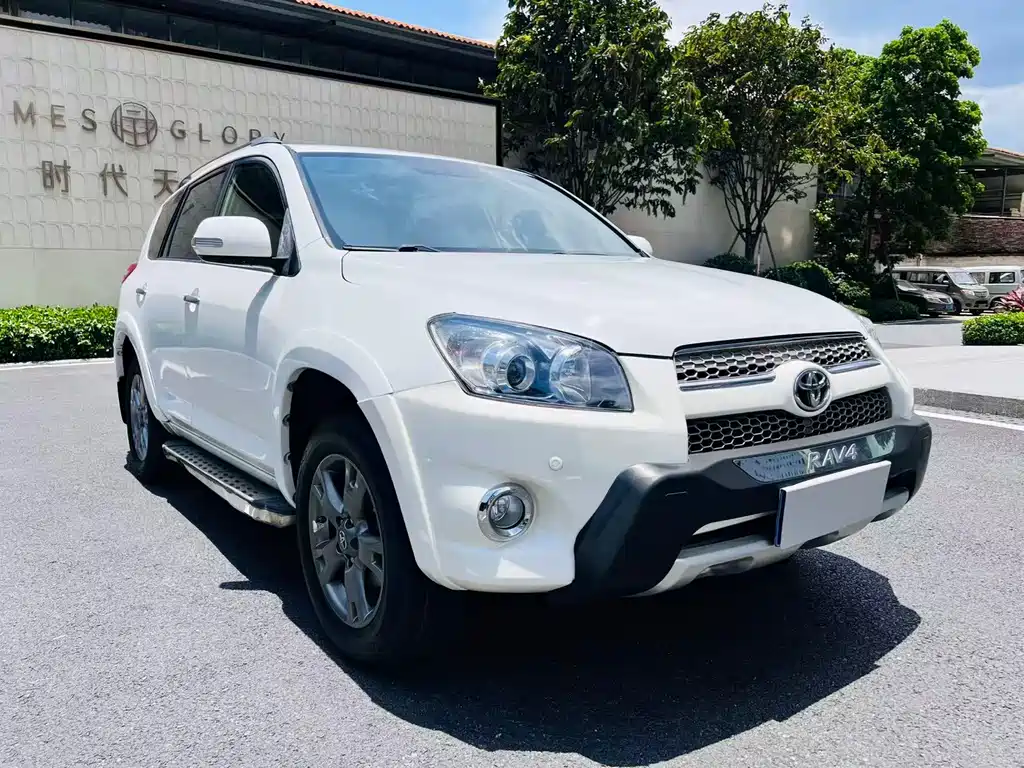 Toyota RAV4 2013 — фото 3
