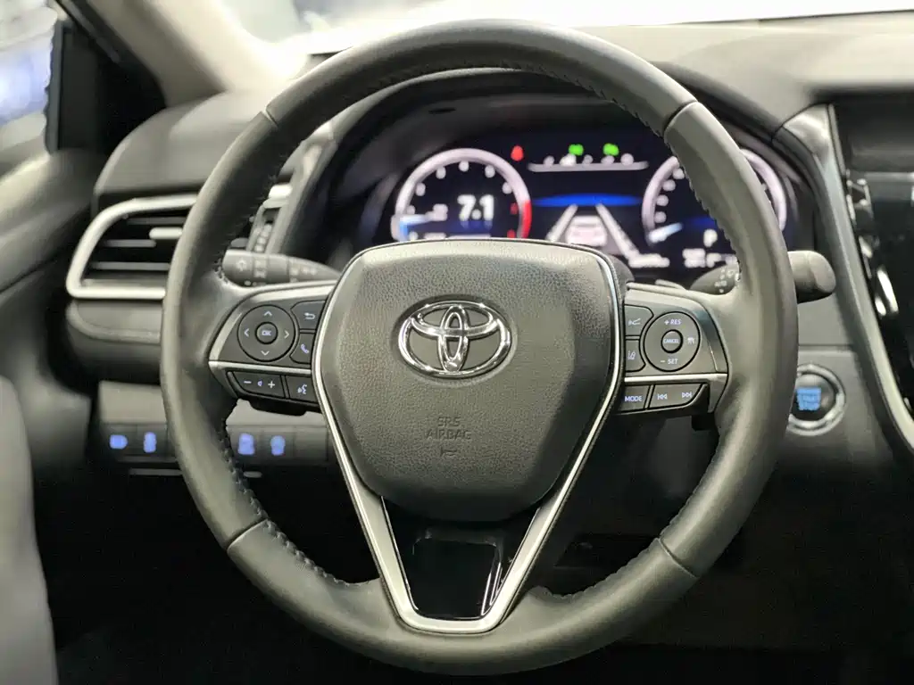 Toyota Camry 2022 — фото 15