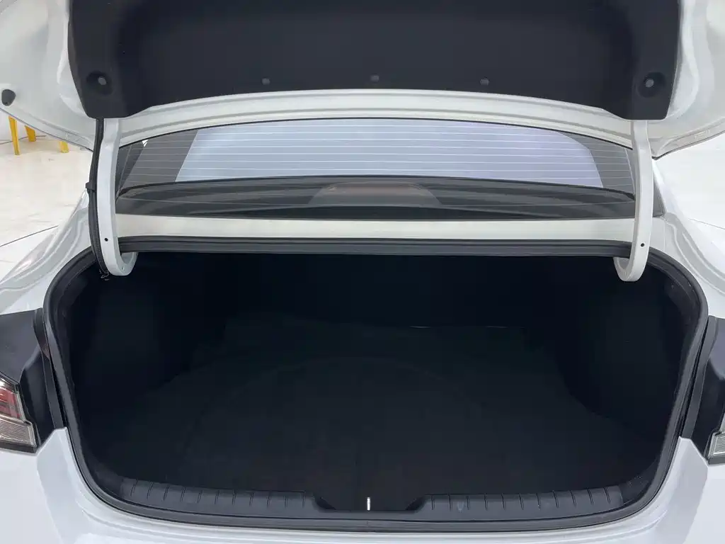 Hyundai Elantra 2022 — фото 17