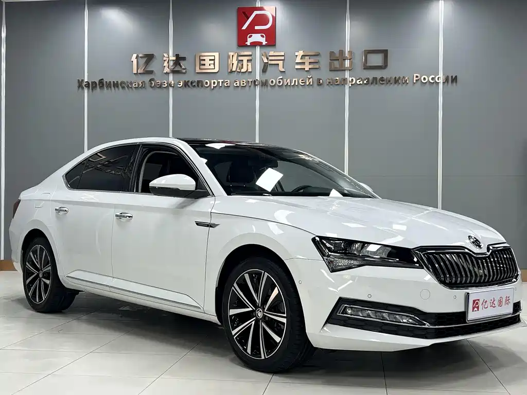 Skoda Superb 2022 — фото 3