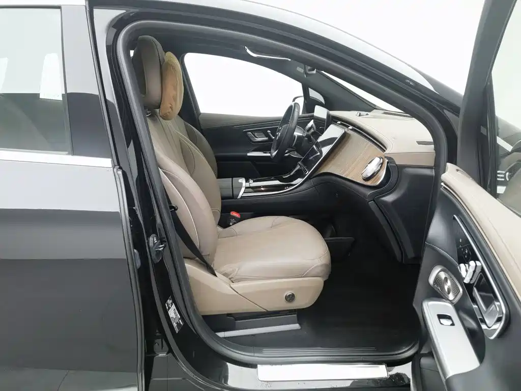 Mercedes-Benz EQE SUV 2024 — фото 23