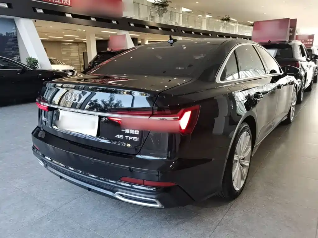 Audi A6L 2022