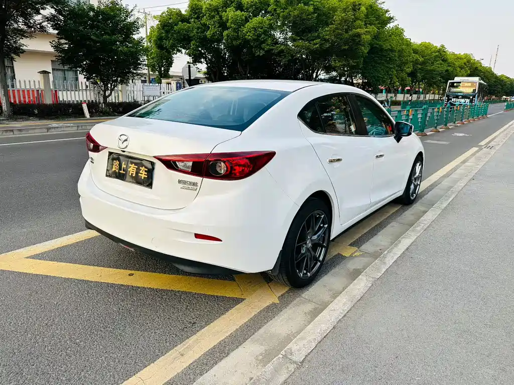 Mazda 3 Axela 2017 — фото 4