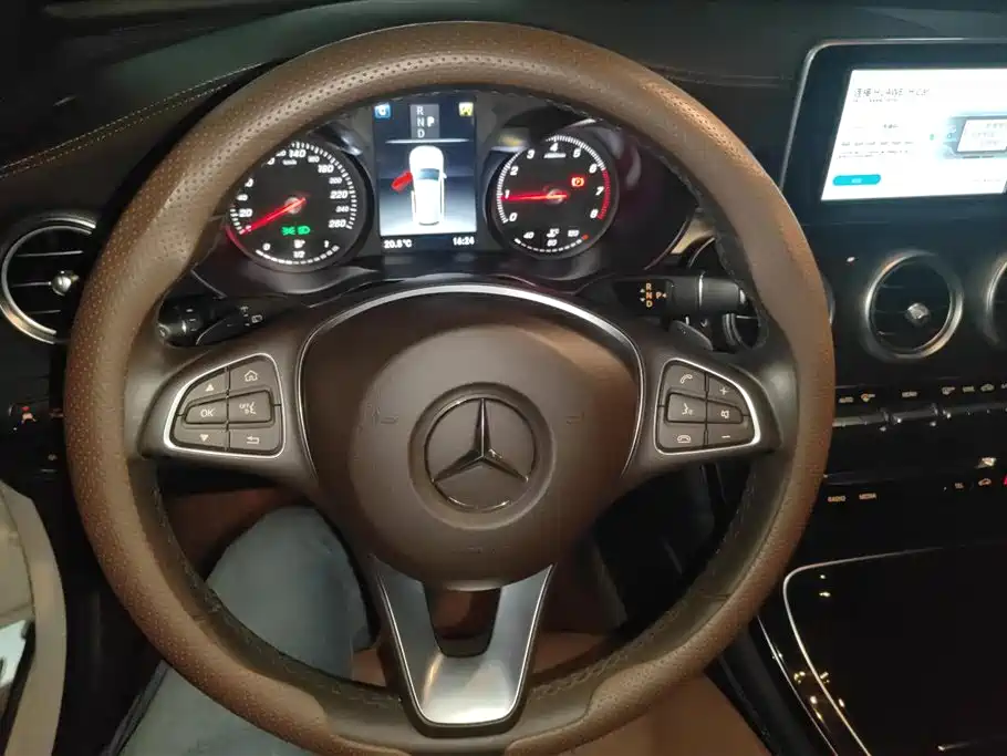 Mercedes-Benz GLC 2018 — фото 15