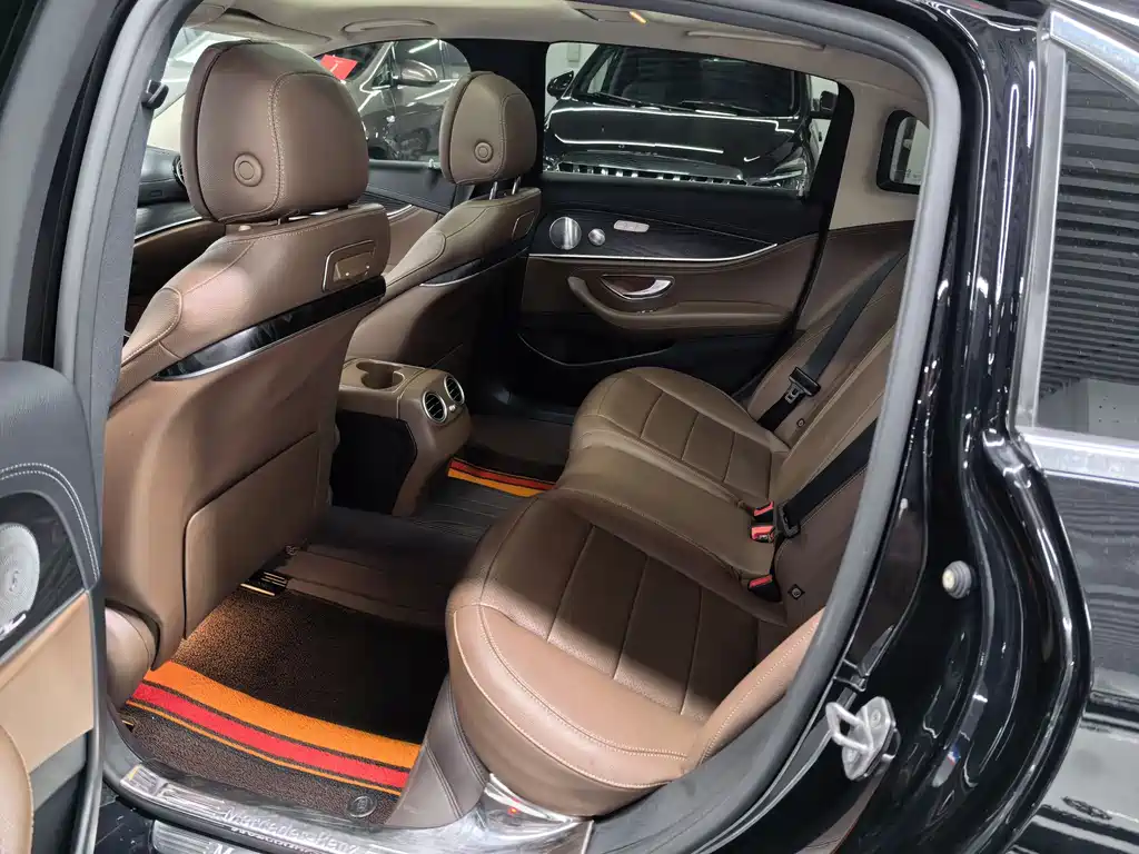 Mercedes-Benz E-Class 2020 — фото 12