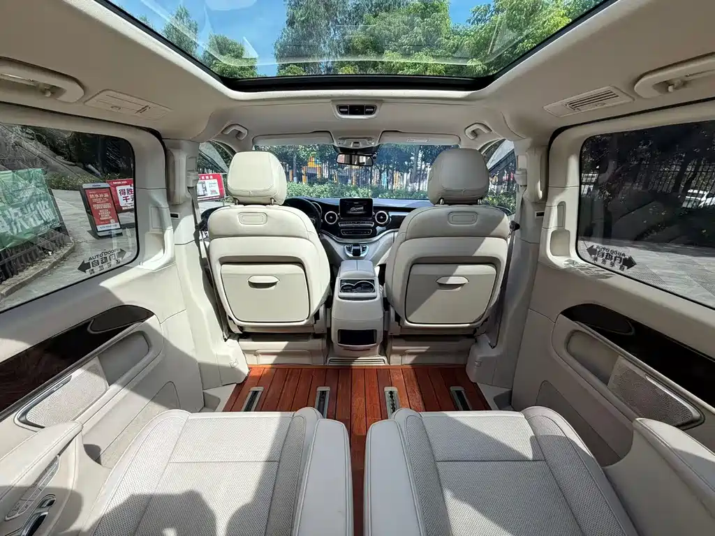 Mercedes-Benz V-Class 2019 — фото 35