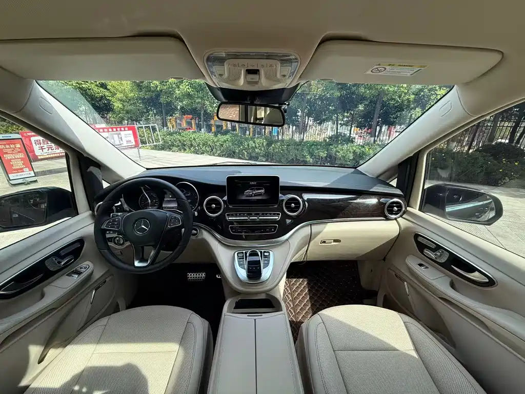 Mercedes-Benz V-Class 2019 — фото 37